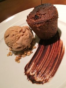 O bolinho de cenoura com sorvete de canela