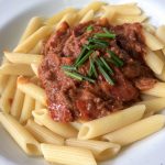 O pene com ragu de cordeiro e contadinella